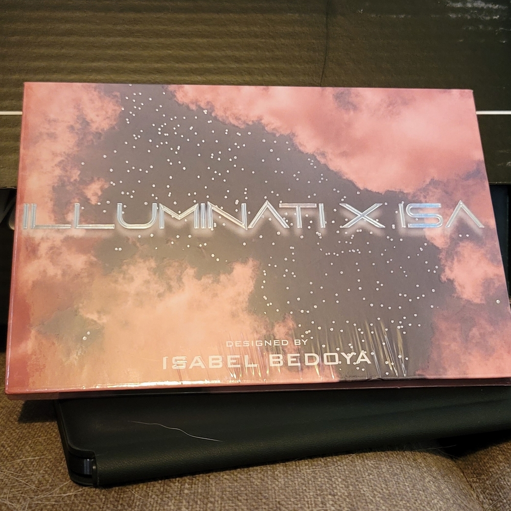Illuminati X Isa glam pallete